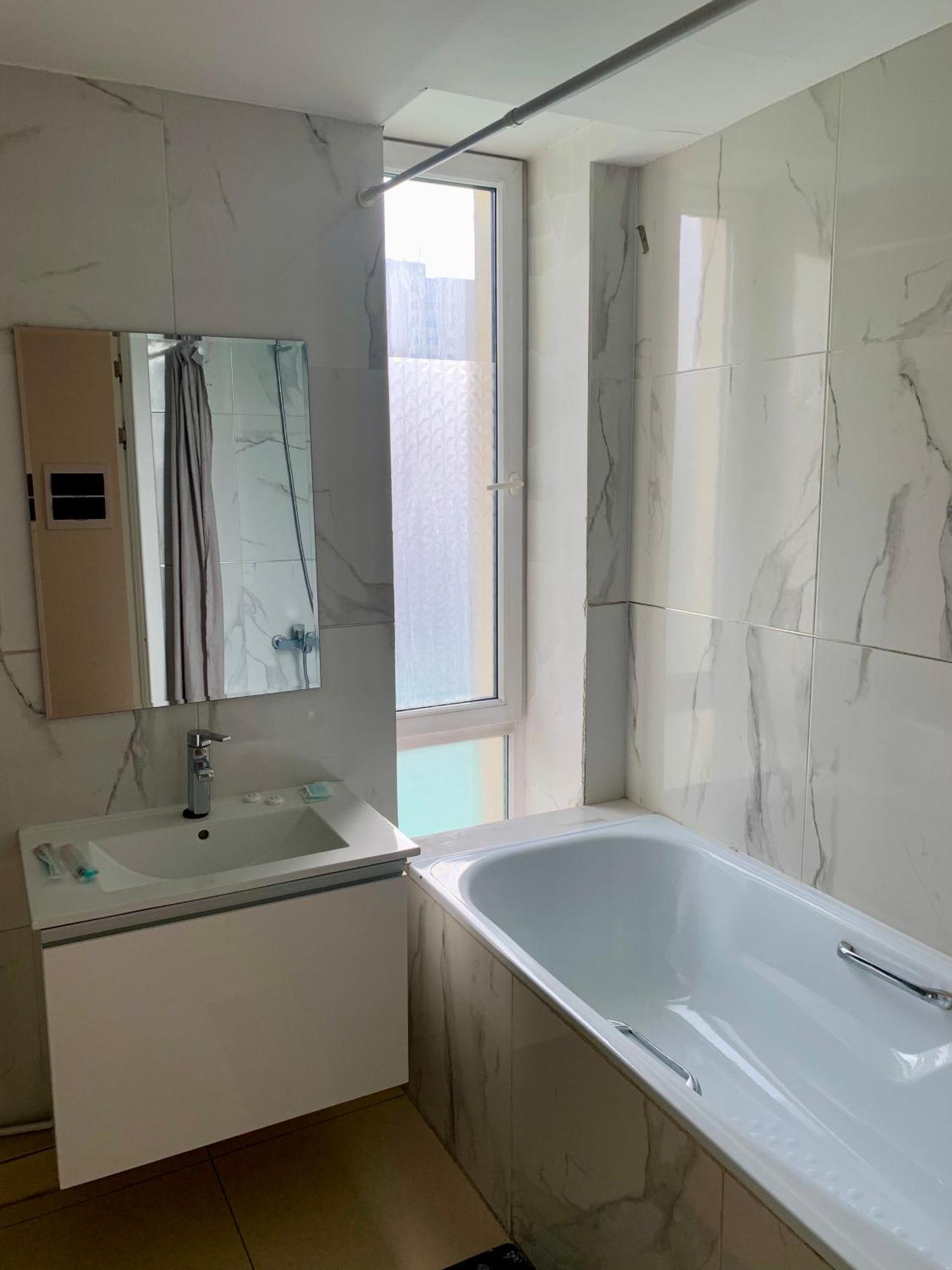 City Center Double Bedroom With Private Bathroom, Shared Kitchen Ulaanbaatar Exterior photo